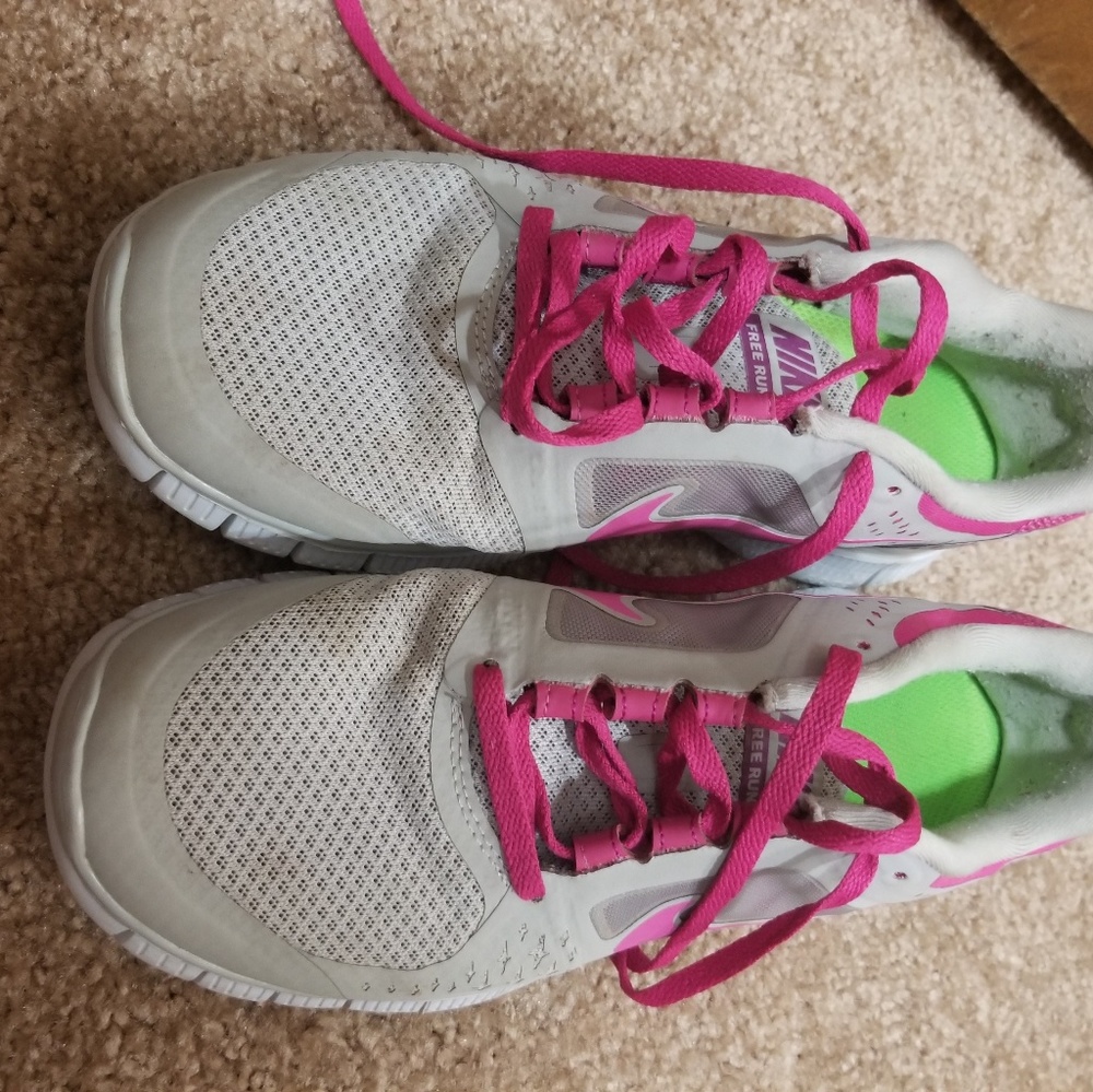 Size 8 nike free run 3